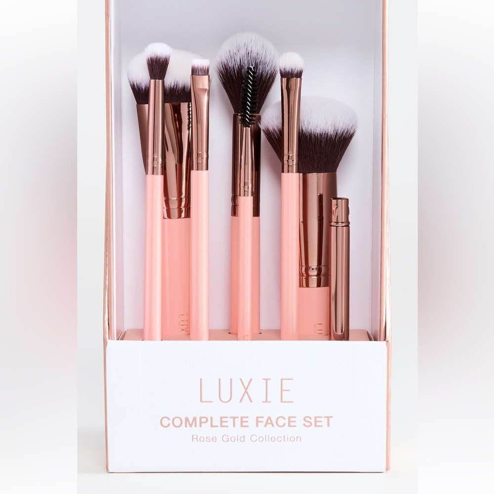 NWT and NIB Luxie complete face brush set in rose gold color. - Picture 5 of 8